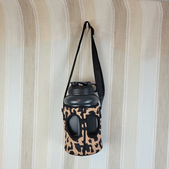 HydroJug 73 Oz Water Bottle Black Savannah Leopard Sleeve‎ Like New - Picture 1 of 11